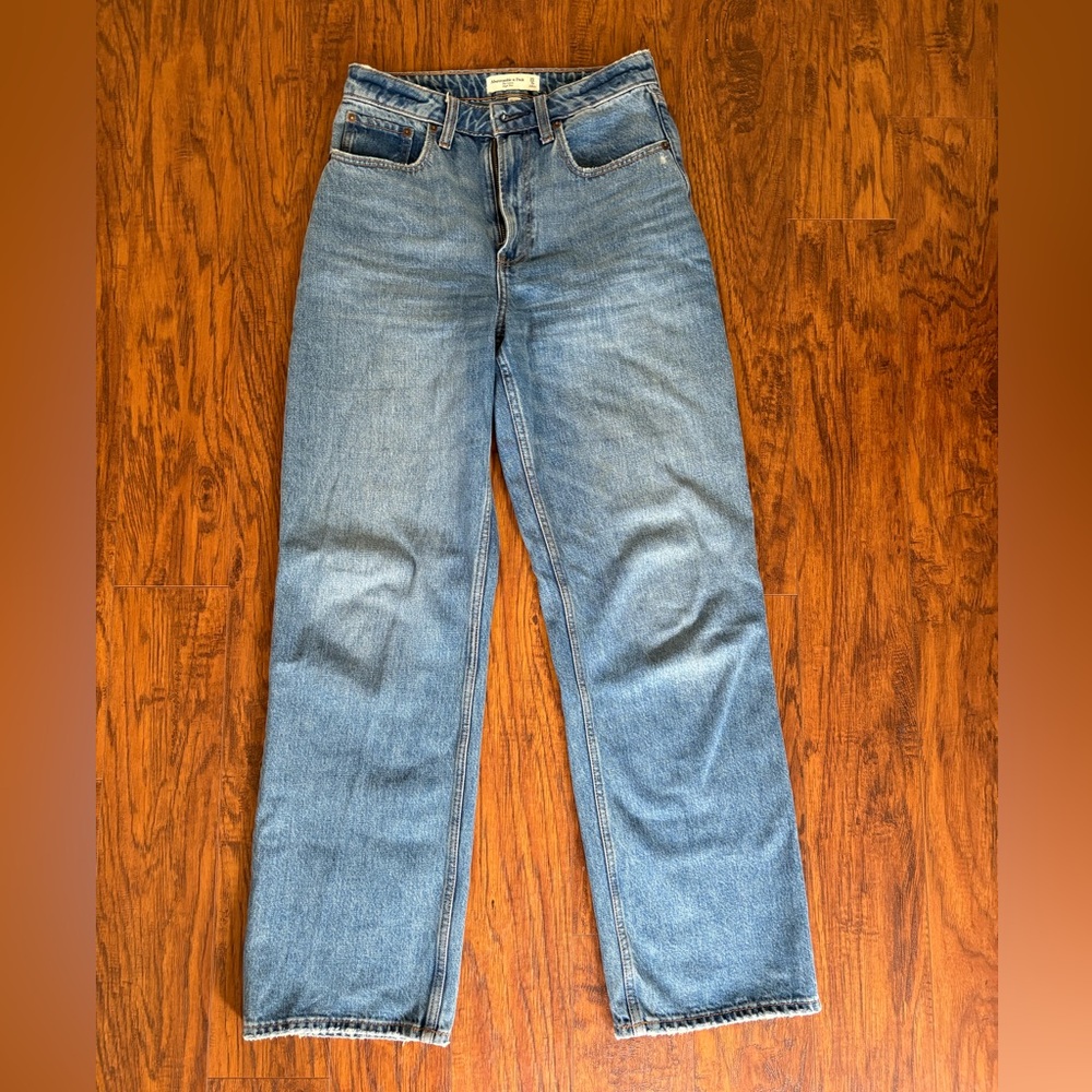 Abercrombie the loose high rise Jean